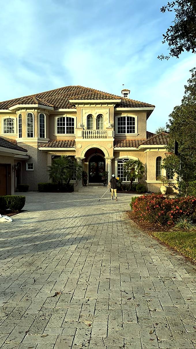 Exterior pest treatment on a Florida estate